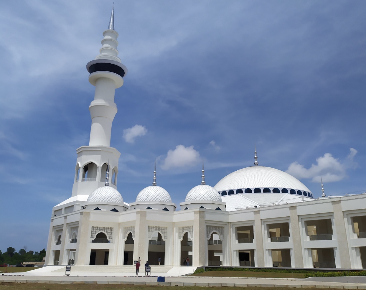 Dua Masjid Ikonik di Batam yang  Wajib Dikunjungi