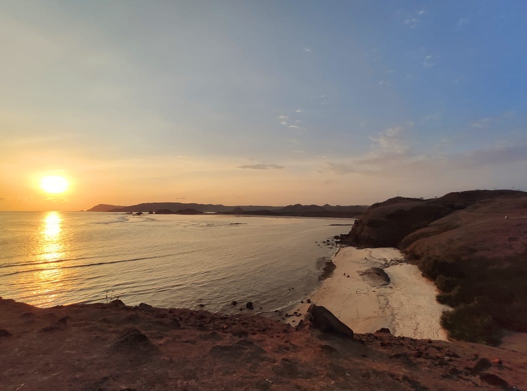 Pesona Bukit Merese di Lombok yang Membuat Banyak Orang Jatuh Cinta